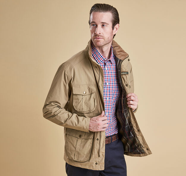 Outdoor Clothing: Be Stylish this Season